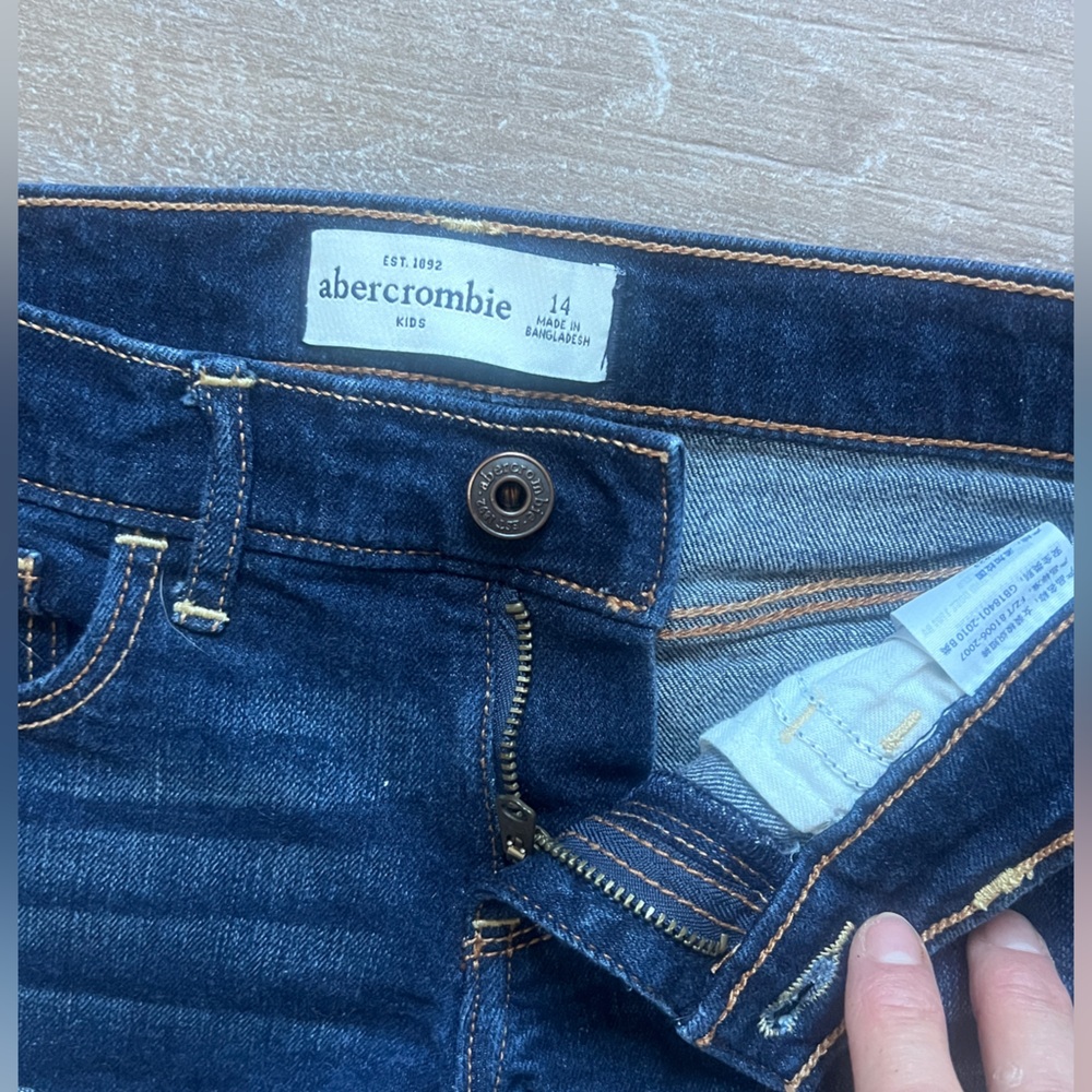 Abercrombie Kids Dark Wash Denin Low Rise Shorts Girls Sz 14 - Picture 3 of 4
